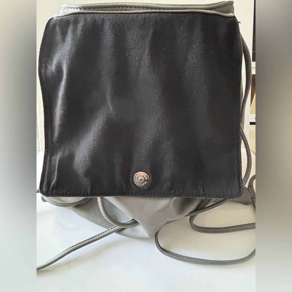 🦋2/25$ CoLab Gray faux soft Leather Pouch Back Pack - Picture 4 of 15